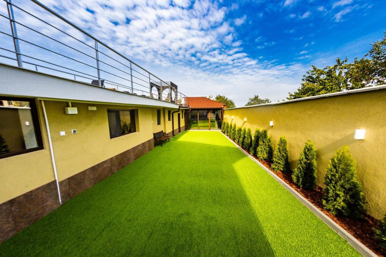ספרבה בניה Forest Oasis Guest House Free Parking מראה חיצוני תמונה